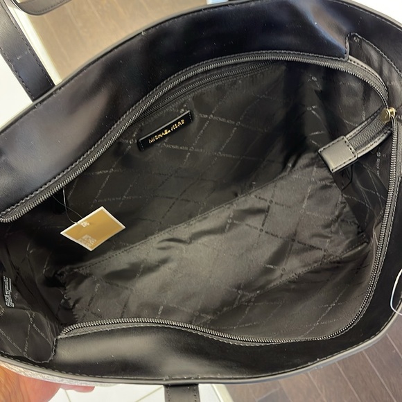 Michael Kors Jet Set Medium Two-Tone Logo Tote Shoulder Bag
BLACK COMBO
NWT - Picture 9 of 16